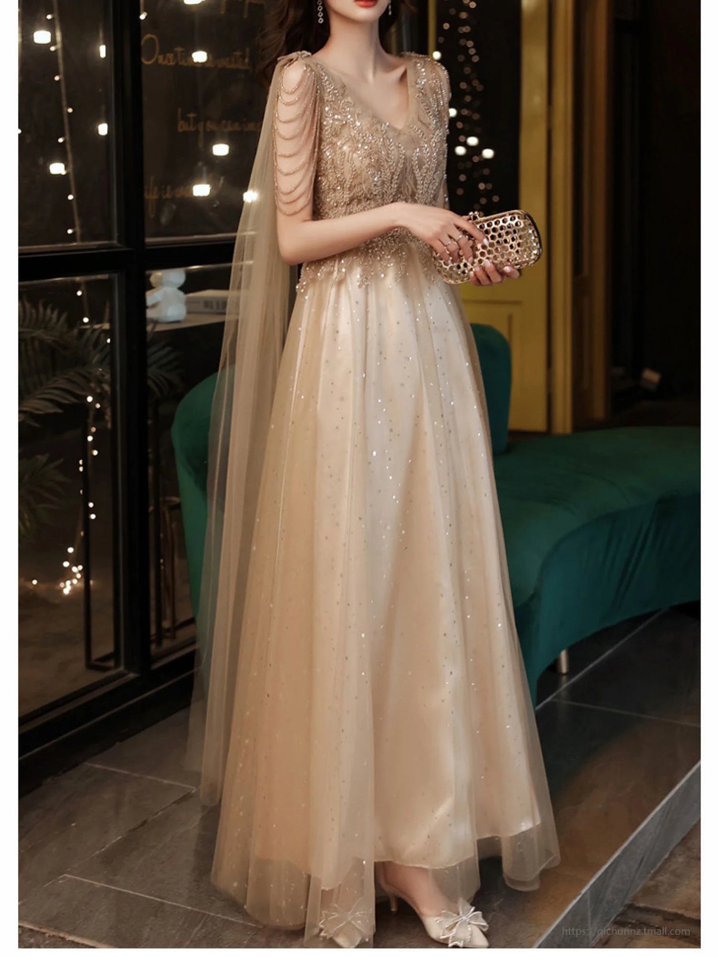 2022 Champagne Gold Evening Dresses With Cape A Line Sexy V-neck A-line Shiny Luxury Beading Shawl Formal Celebrity Prom Gowns