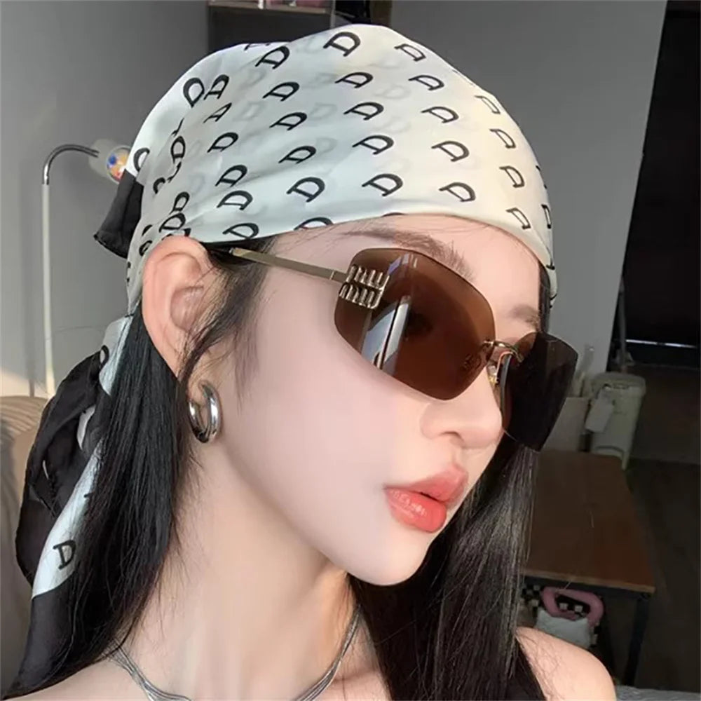 Retro American Curved Lenses Women'S Sunglasses Personalized Letter Decoration Glasses Outdoor Popular Eyepieces Shades Eyewear